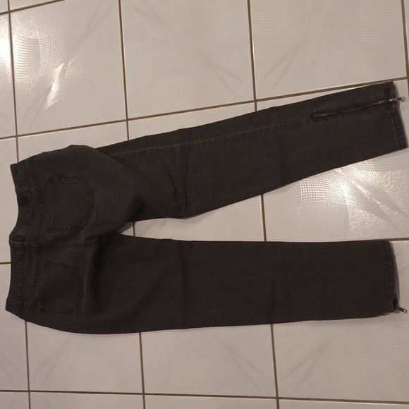 4/$60 Black Leopard Print Skinny Jeans - Size 6/32 - Picture 6 of 8